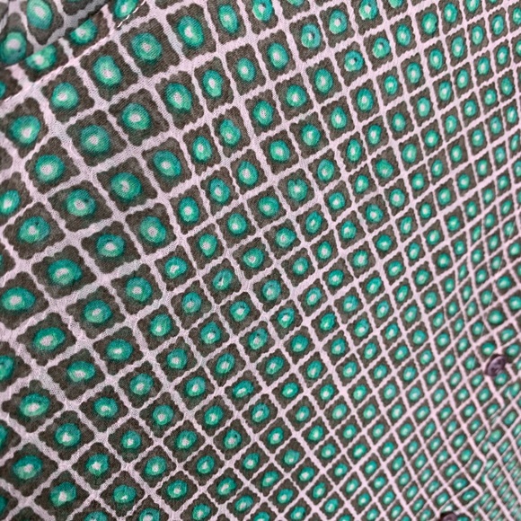 Two By Vince Camuto Sleeveless Button Down - Picture 5 of 5